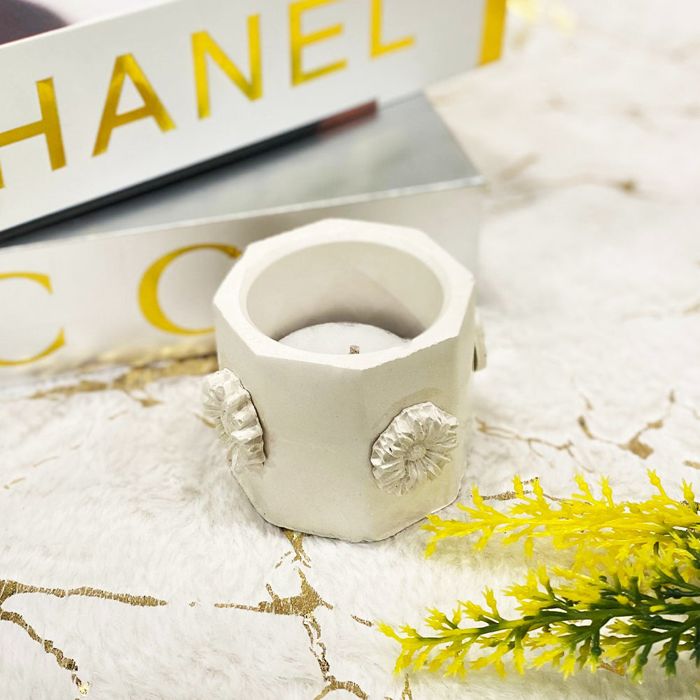Mini flower candle holder with candle